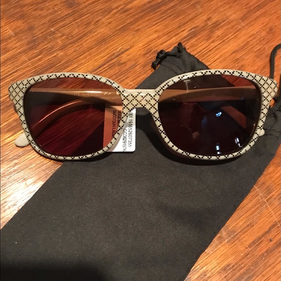 New Signature GUCCI Sunglasses for Women interlock Gold Logo AUTHENTIC with case